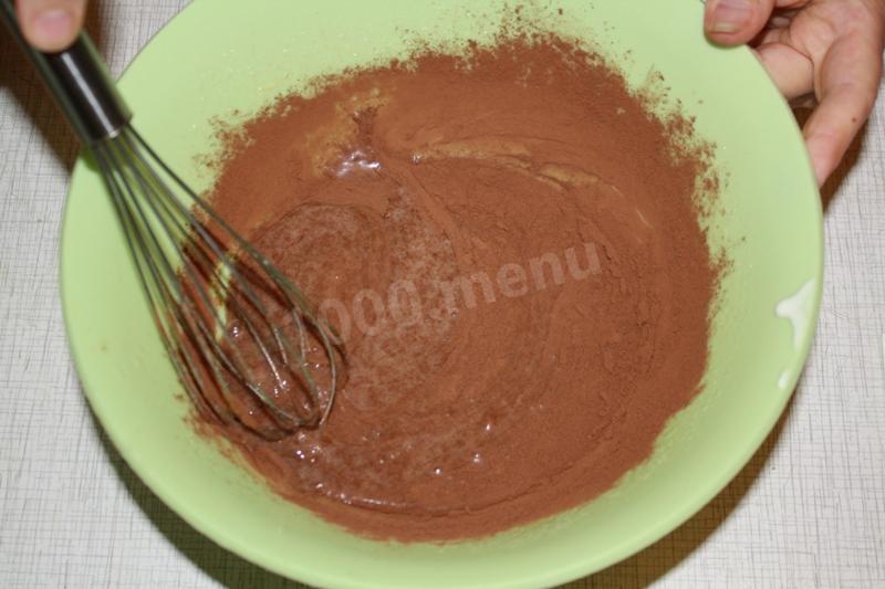 Шаг 3 приготовления Пражский торт с курагой