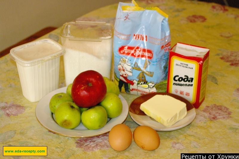 Шаг 1 приготовления шарлотка со сметаной с яблоками