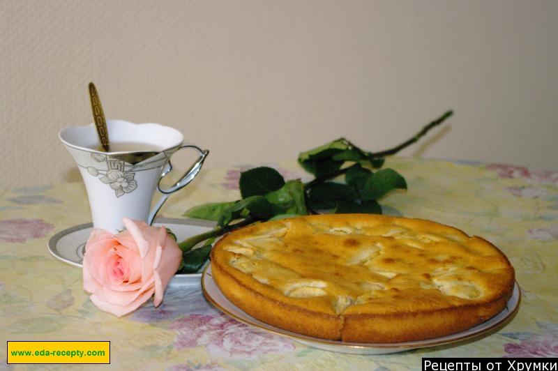 Шаг 7 приготовления шарлотка со сметаной с яблоками