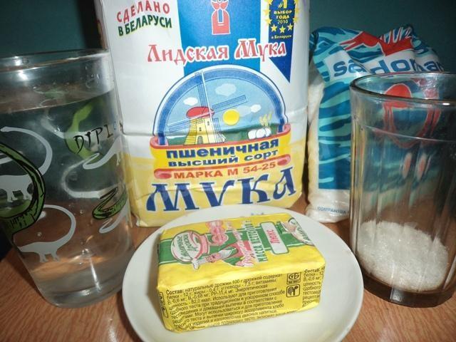Шаг 1 приготовления Белый хлеб на воде свежих дрожжах в виде батона