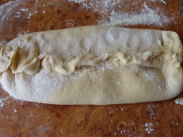 Шаг 7 приготовления Кулебяка на маргарине дрожжевая с фаршем