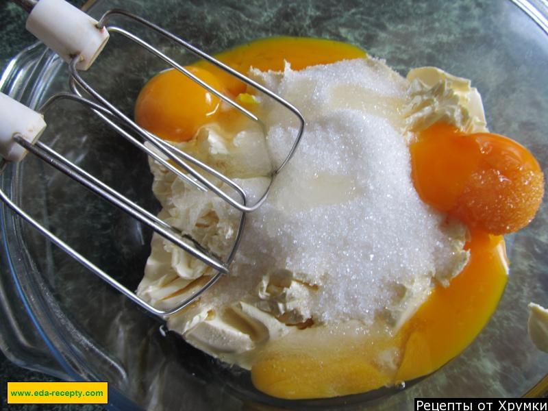 Шаг 3 приготовления Простой и вкусный торт с айвовым вареньем
