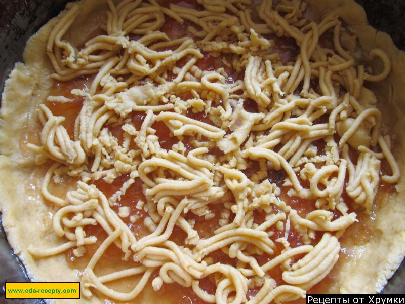 Шаг 4 приготовления Простой и вкусный торт с айвовым вареньем