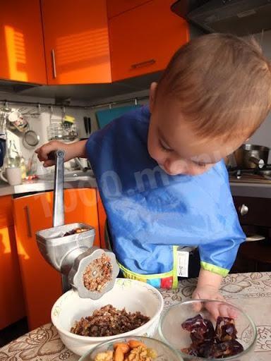 Шаг 2 приготовления Шоколадный торт с какао, орехами и мюслями без выпечки