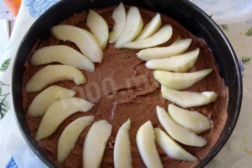 Шаг 4 приготовления Шоколадный торт с грушами