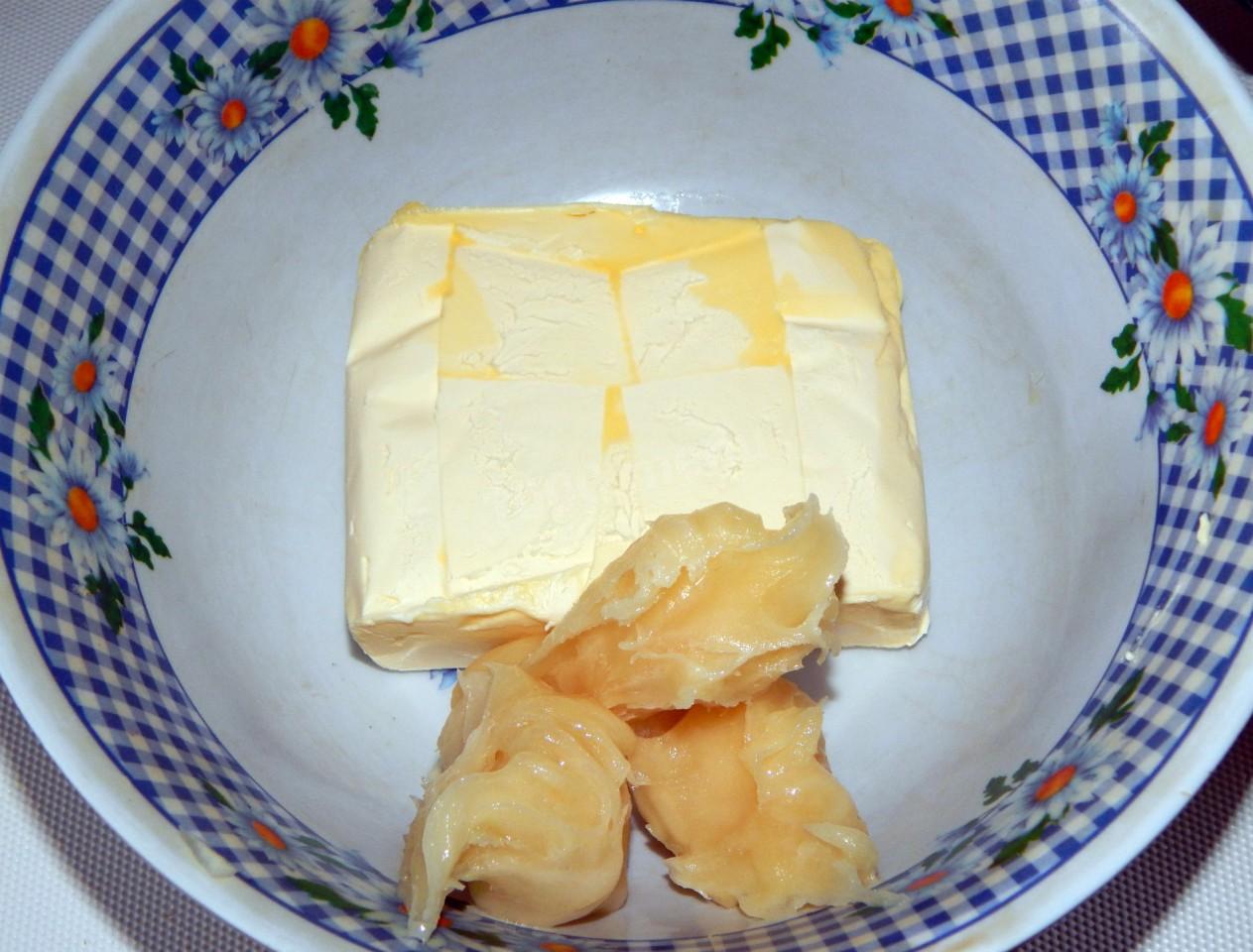 Шаг 2 приготовления Медовик на маргарине со сгущенкой