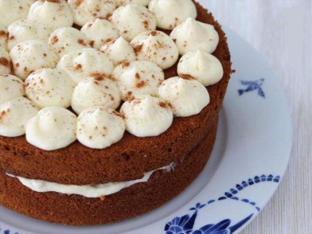 Шаг 10 приготовления Торт на дрожжах с орехами изюмом сливочным сыром
