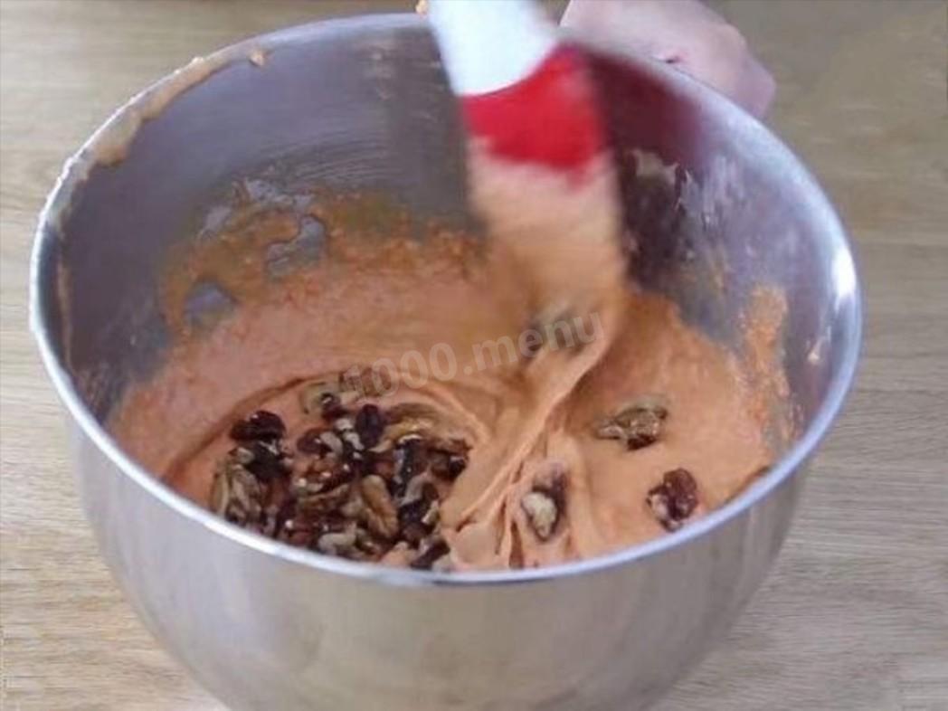 Шаг 3 приготовления Торт на дрожжах с орехами изюмом сливочным сыром