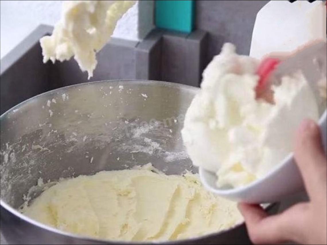 Шаг 6 приготовления Торт на дрожжах с орехами изюмом сливочным сыром