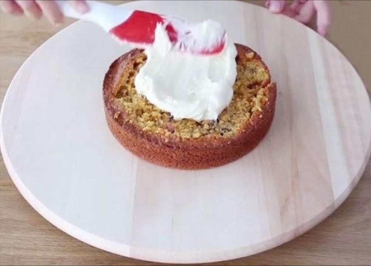 Шаг 8 приготовления Торт на дрожжах с орехами изюмом сливочным сыром