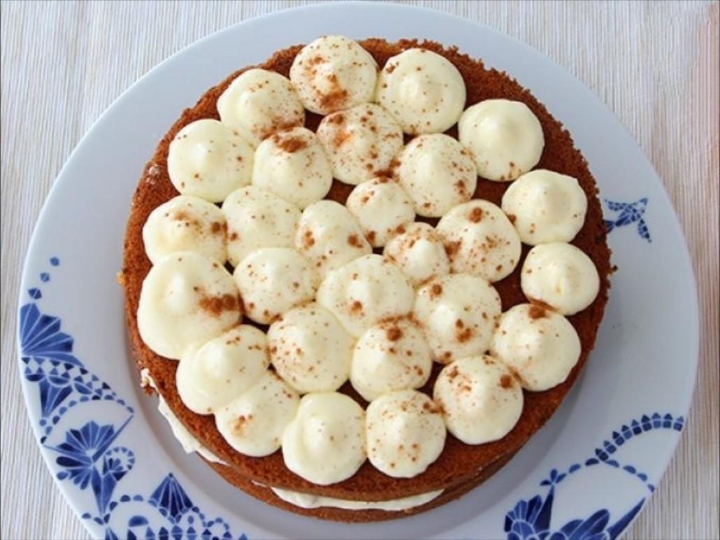 Обложка рецепта Торт на дрожжах с орехами изюмом сливочным сыром