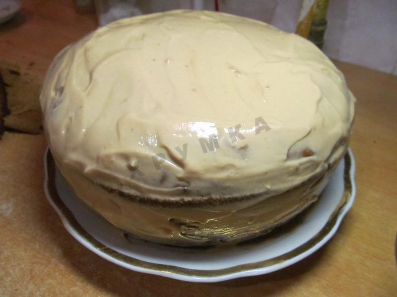 Шаг 13 приготовления Медовый торт в мультиварке с вареной сгущенкой и сметаной