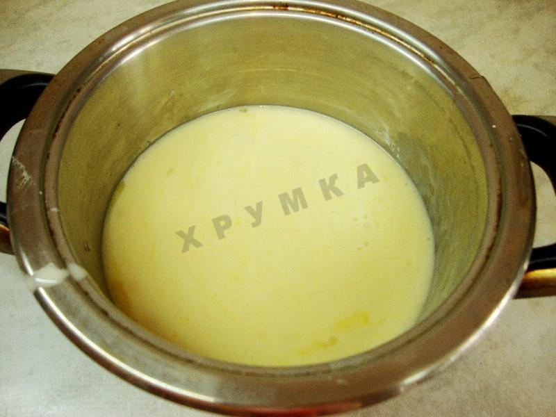 Шаг 3 приготовления Торт в мультиварке со сгущенкой