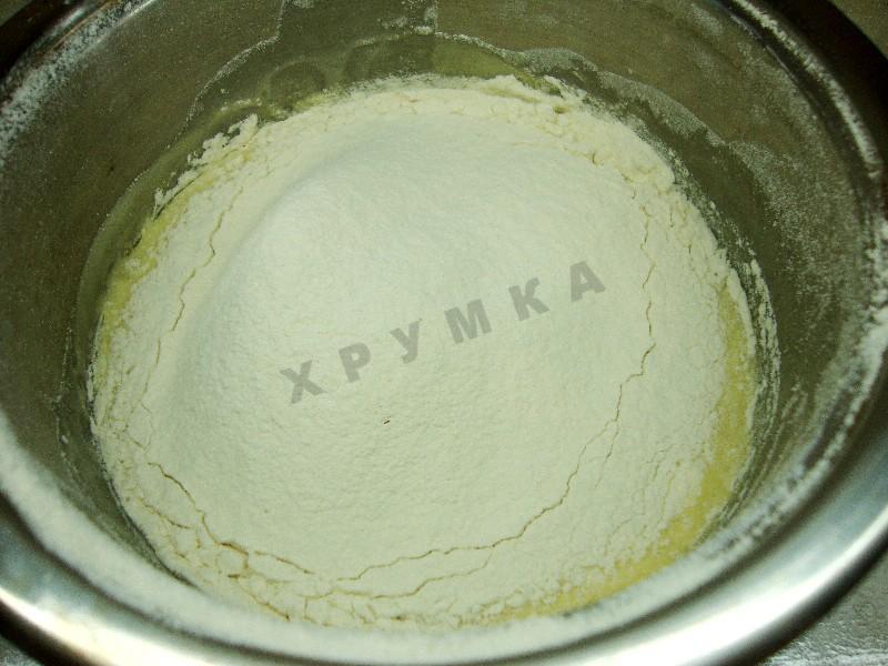 Шаг 5 приготовления Торт в мультиварке со сгущенкой