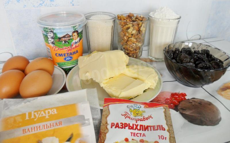 Шаг 1 приготовления Торт с черносливом со сметанным кремом и орехами