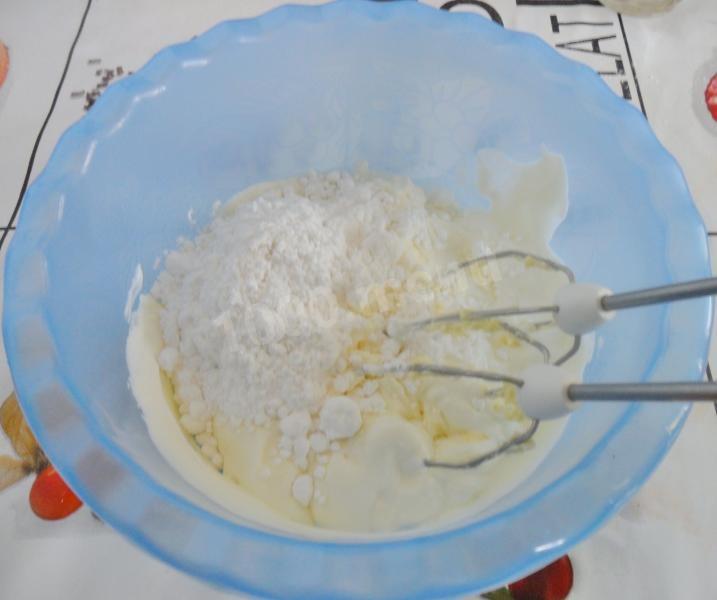 Шаг 10 приготовления Торт с черносливом со сметанным кремом и орехами