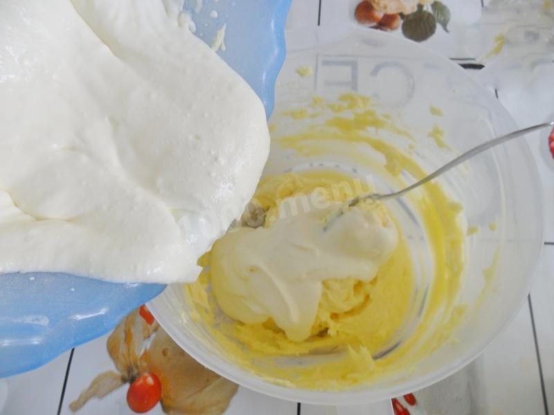Шаг 11 приготовления Торт с черносливом со сметанным кремом и орехами