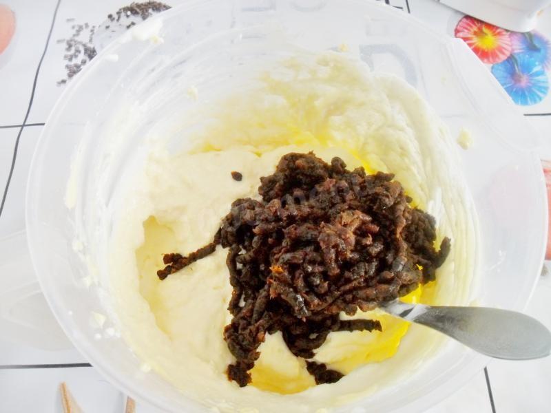 Шаг 9 приготовления Торт с черносливом со сметанным кремом и орехами