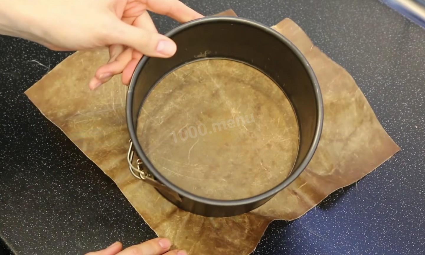 Шаг 11 приготовления Бисквит из муки, сахара, воды, ванилина, и разрыхлителя