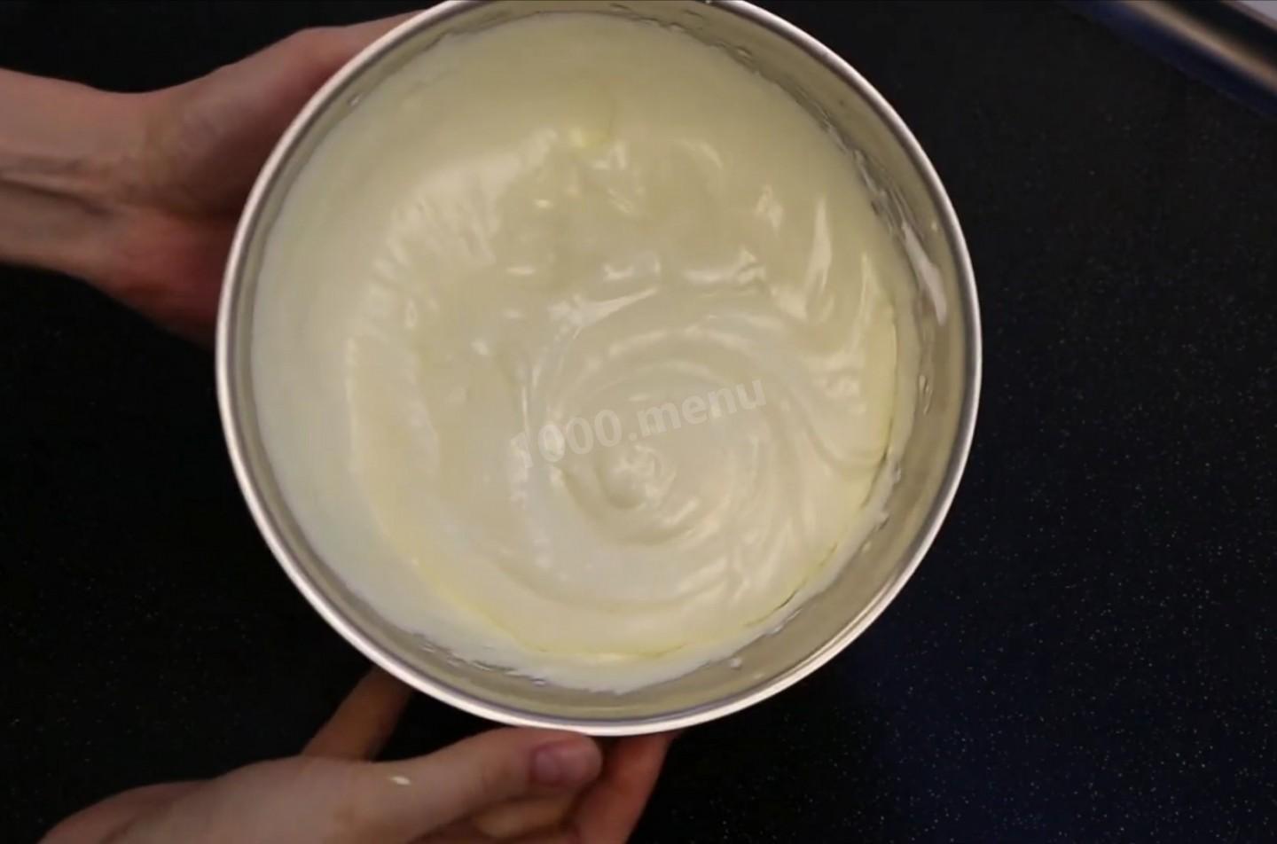 Шаг 8 приготовления Бисквит из муки, сахара, воды, ванилина, и разрыхлителя