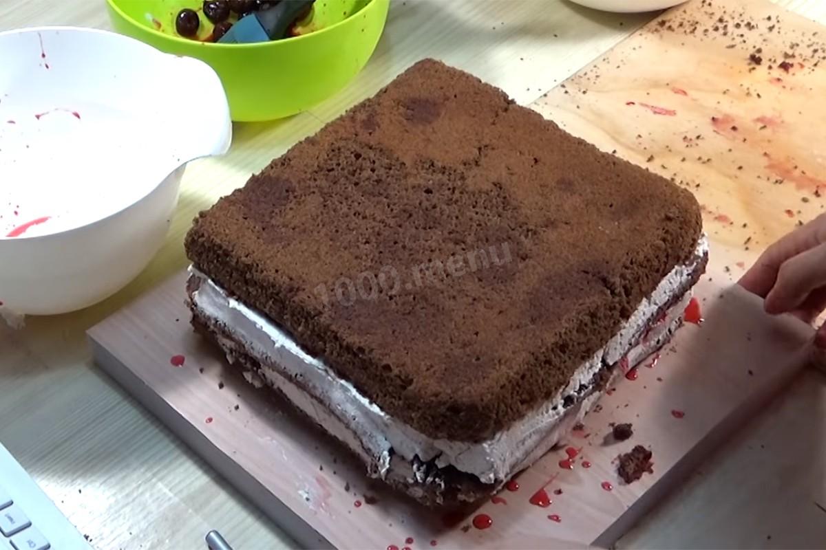 Шаг 13 приготовления Торт Подушка с короной из мастики