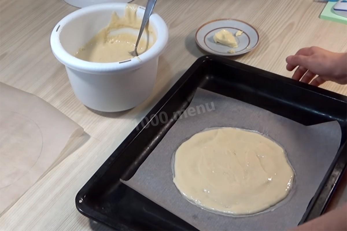 Шаг 35 приготовления Торт Подушка с короной из мастики