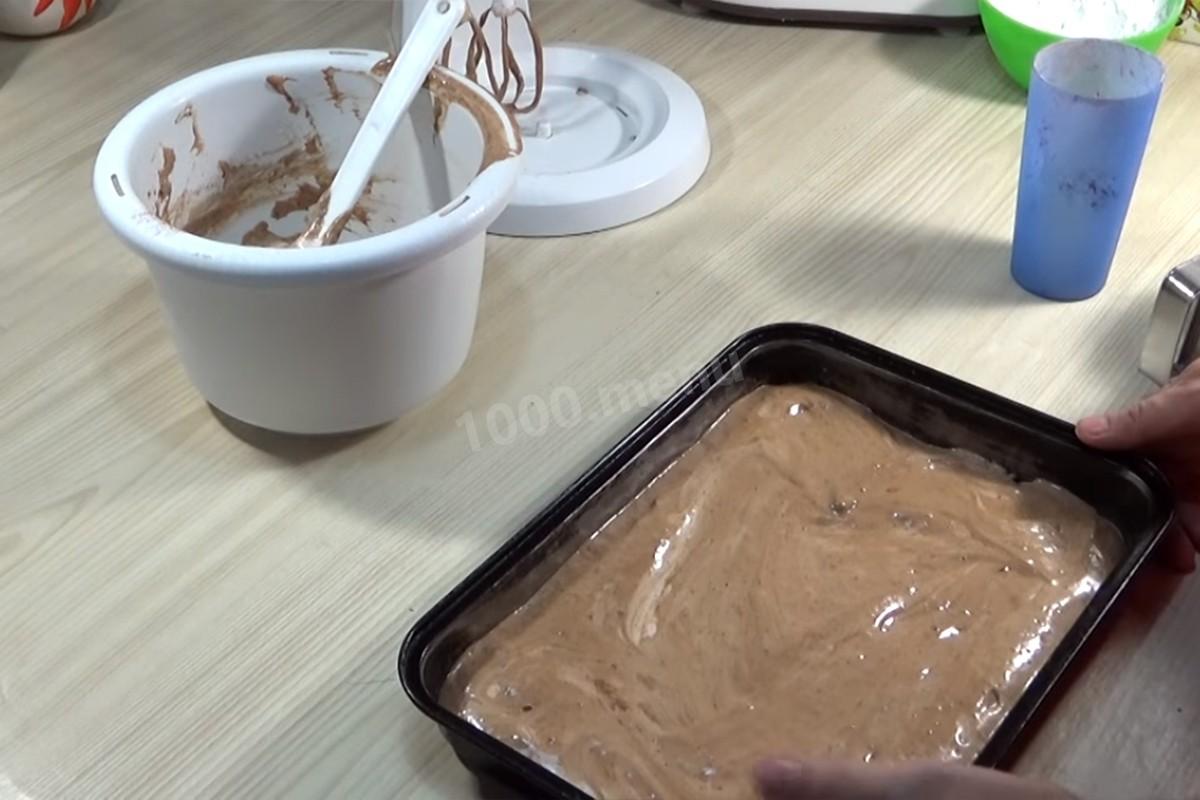 Шаг 5 приготовления Торт Подушка с короной из мастики