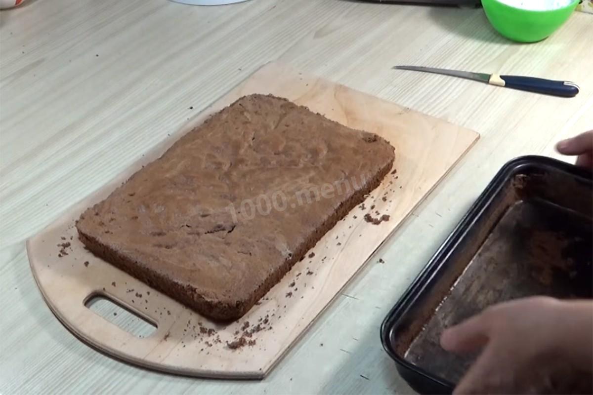 Шаг 7 приготовления Торт Подушка с короной из мастики