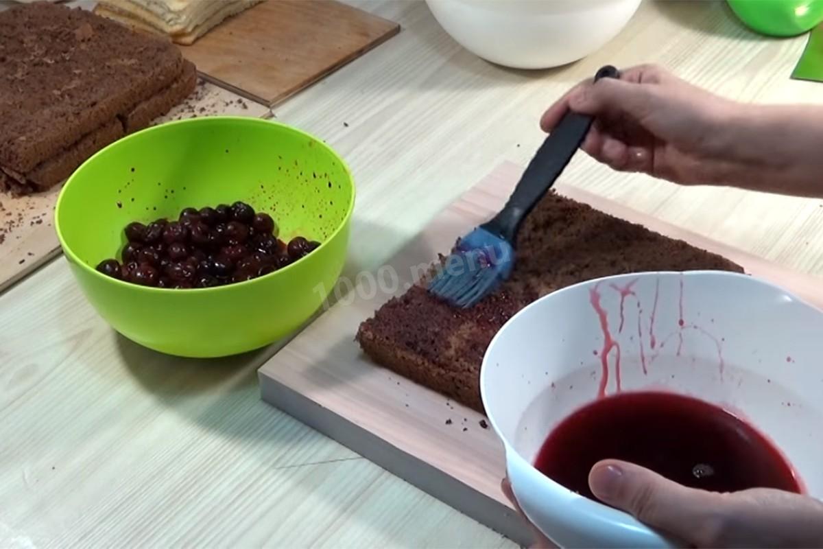 Шаг 8 приготовления Торт Подушка с короной из мастики