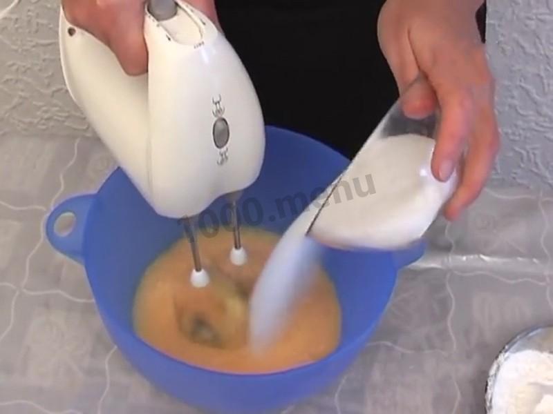 Шаг 1 приготовления Торт Золотой петушок