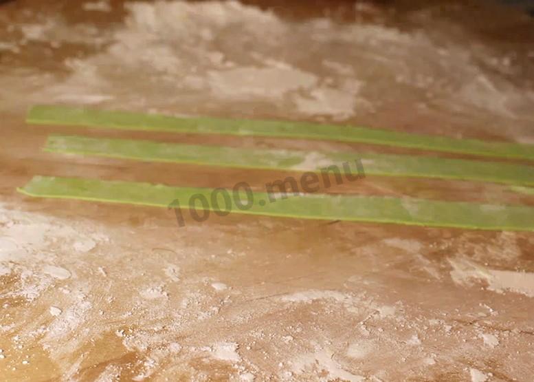 Шаг 22 приготовления Торт Подарок шоколадный бисквит из мастики