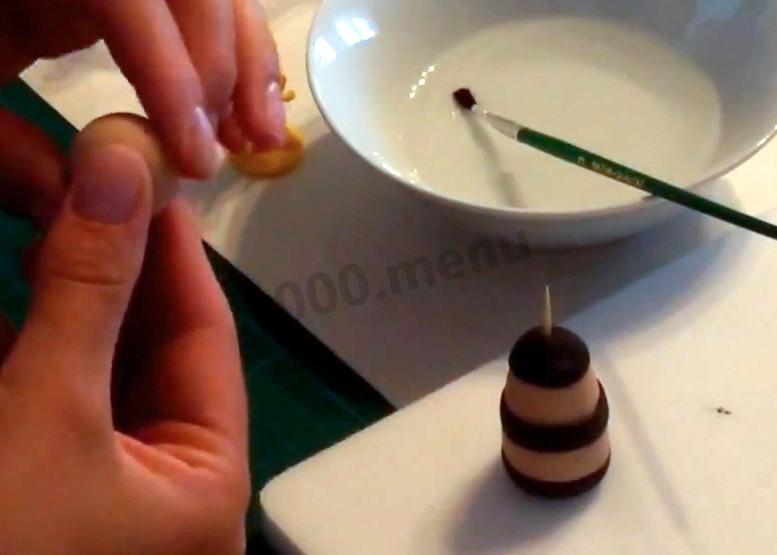 Шаг 3 приготовления Торт Пчелка Майя из мастики