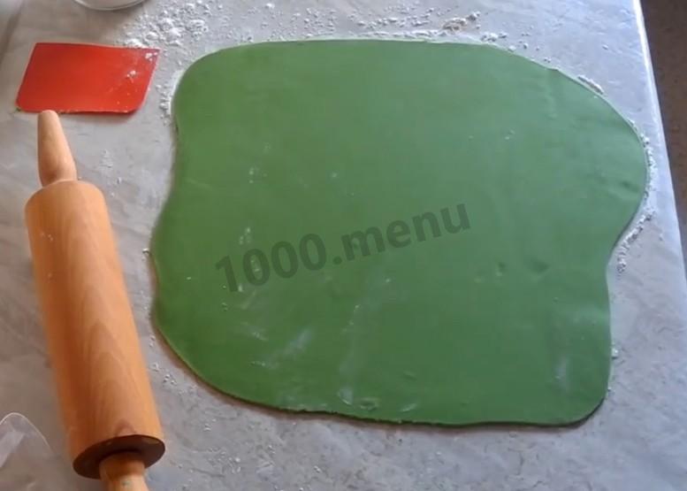 Шаг 9 приготовления Торт Пчелка Майя из мастики