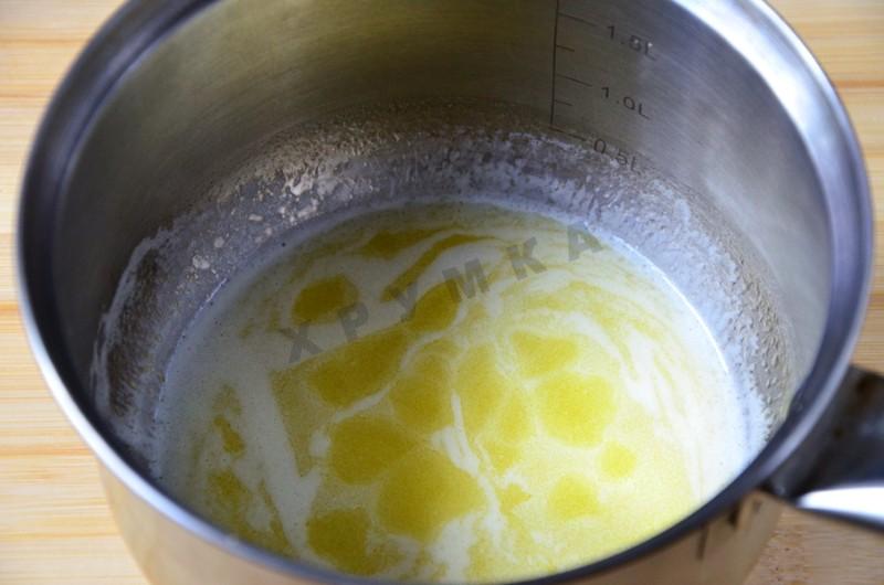 Шаг 4 приготовления Ванильный торт с арахисом и кукурузными палочками