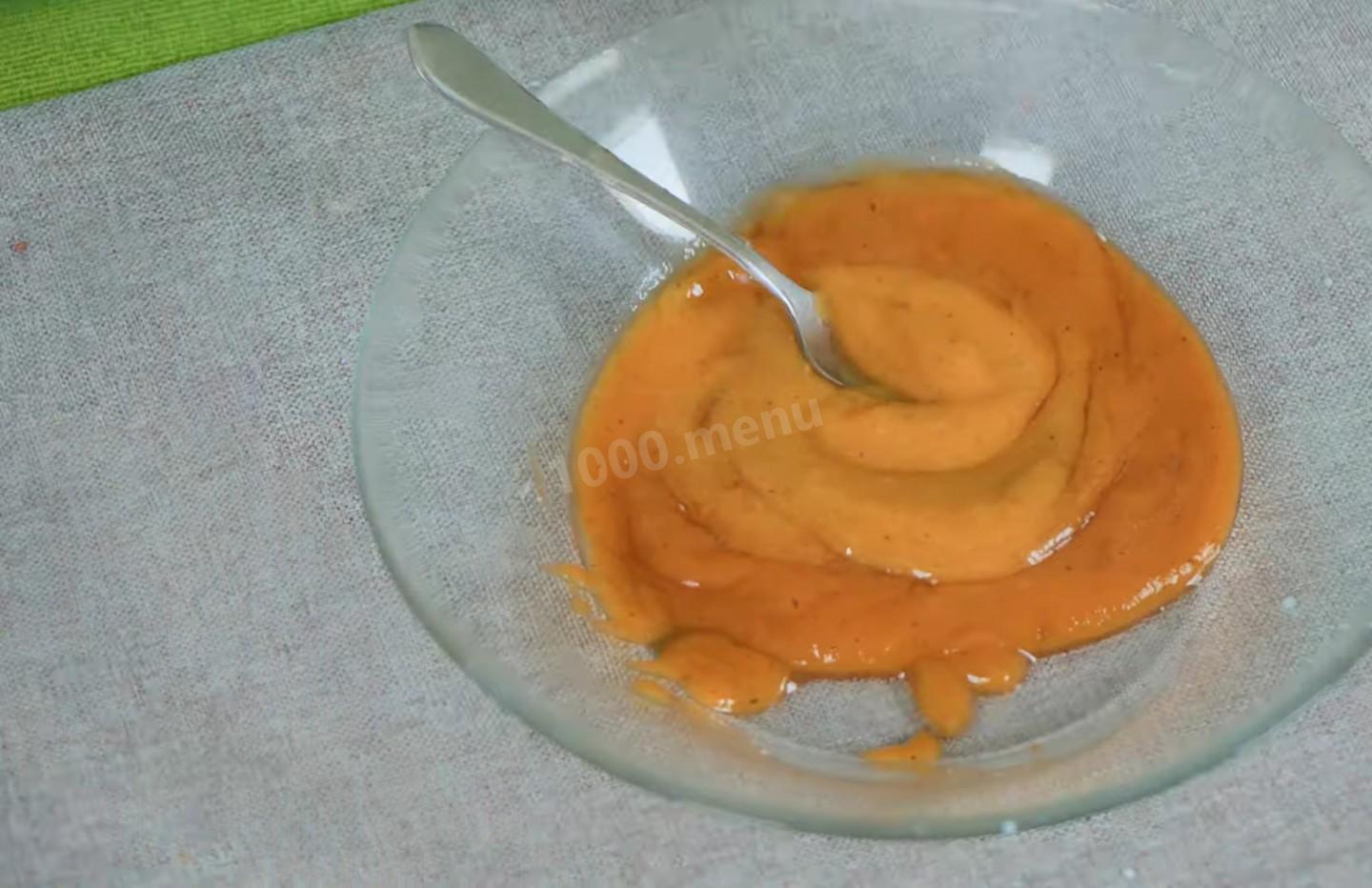 Шаг 8 приготовления Клубничный торт без выпечки для мамы