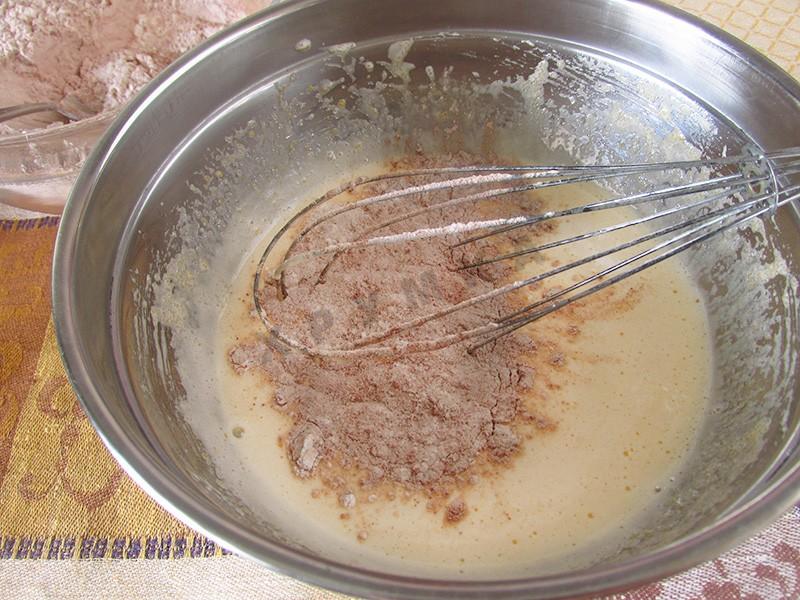 Шаг 6 приготовления Торт Кротовая нора с бананами