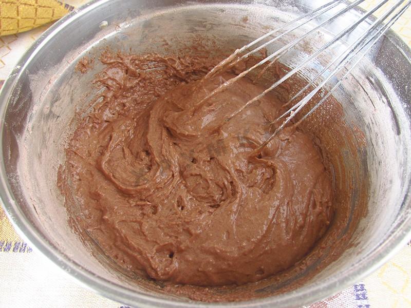 Шаг 7 приготовления Торт Кротовая нора с бананами