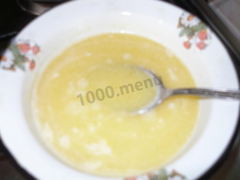 Шаг 1 приготовления Медовый торт с кремом из сгущенки со сметаной
