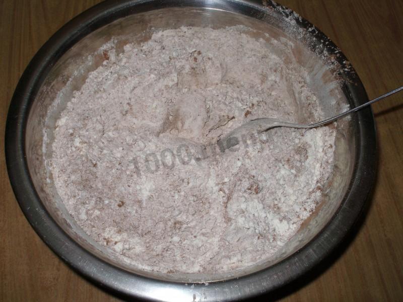 Шаг 2 приготовления Медовый торт с кремом из сгущенки со сметаной