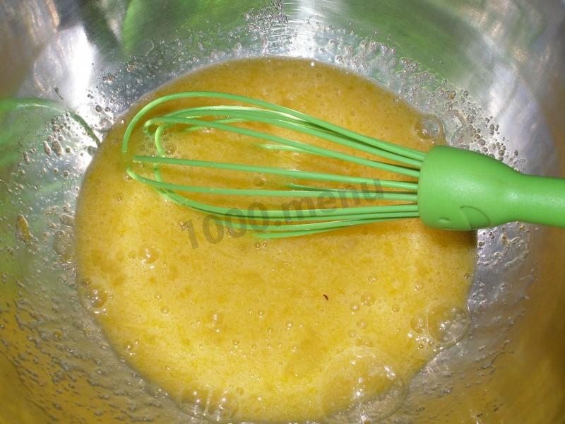 Шаг 3 приготовления Медовый торт с кремом из сгущенки со сметаной