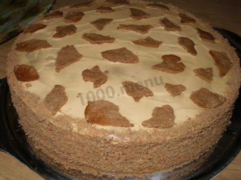 Шаг 34 приготовления Медовый торт с кремом из сгущенки со сметаной