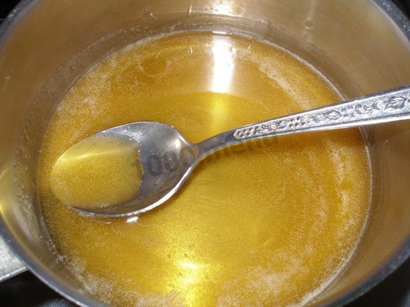 Шаг 4 приготовления Медовый торт с кремом из сгущенки со сметаной