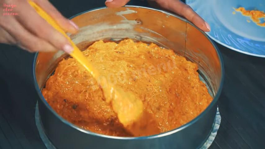 Шаг 14 приготовления Морковный торт с карамелью, грецкими орехами и сливками