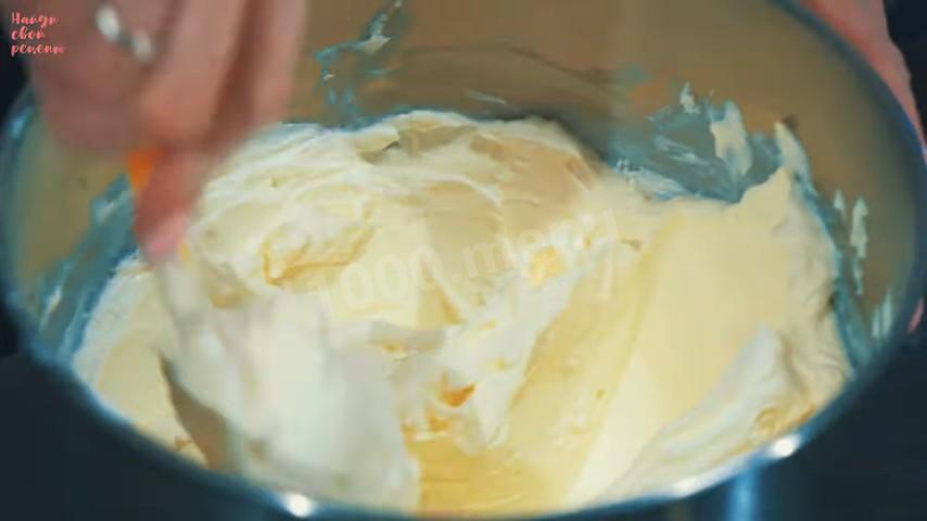 Шаг 19 приготовления Морковный торт с карамелью, грецкими орехами и сливками