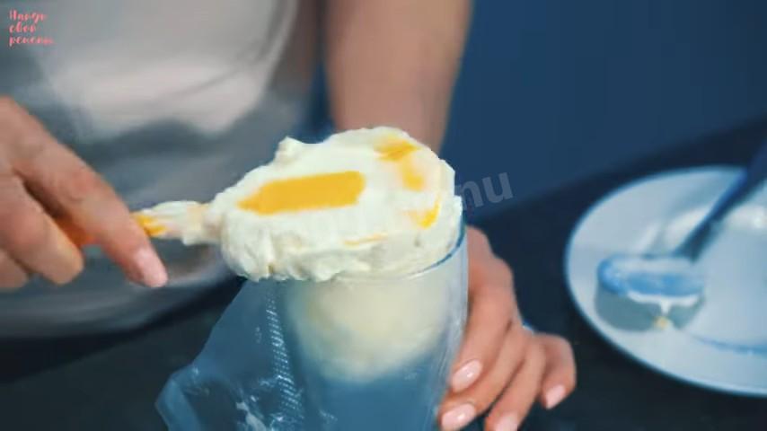 Шаг 20 приготовления Морковный торт с карамелью, грецкими орехами и сливками