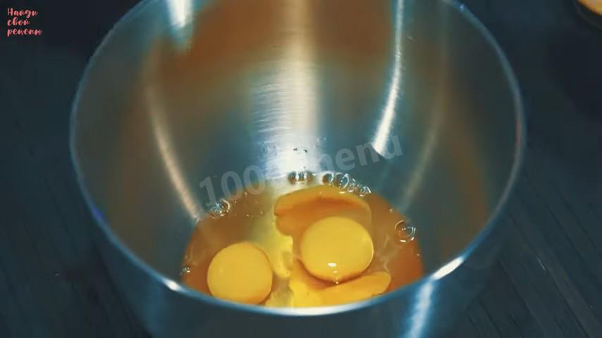 Шаг 6 приготовления Морковный торт с карамелью, грецкими орехами и сливками