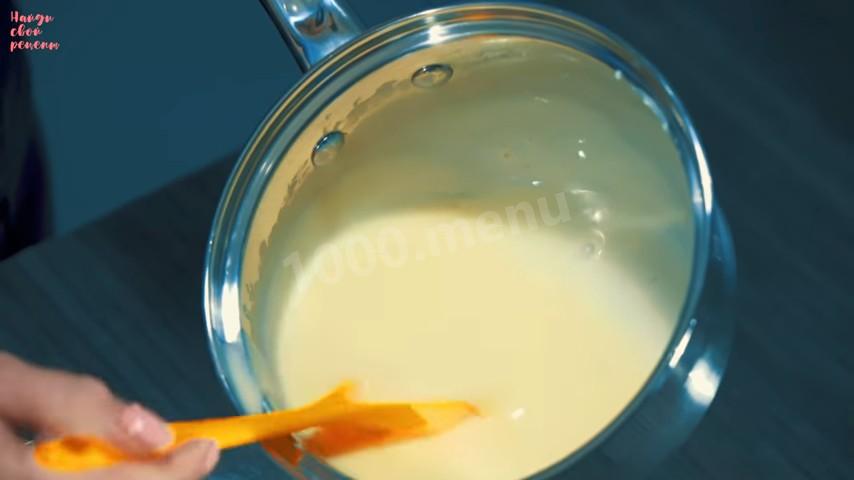 Шаг 14 приготовления Яркий творожный торт из печенья без выпечки