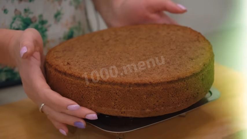 Шаг 18 приготовления Бисквитный торт с ягодой и заварным кремом