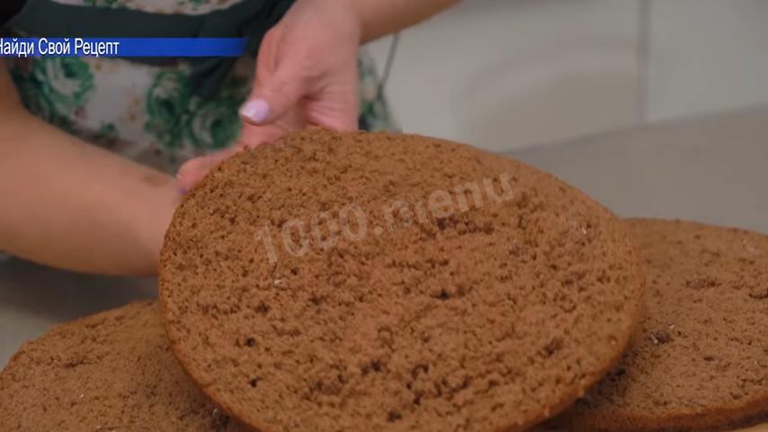Шаг 19 приготовления Бисквитный торт с ягодой и заварным кремом