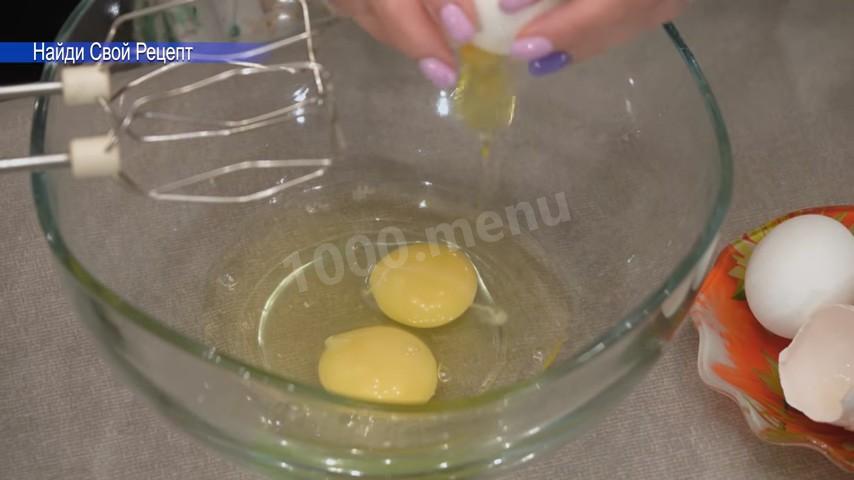 Шаг 2 приготовления Бисквитный торт с ягодой и заварным кремом